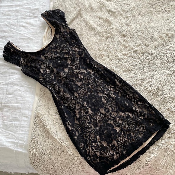 A’GACI Lace Mini Dress - Picture 2 of 2